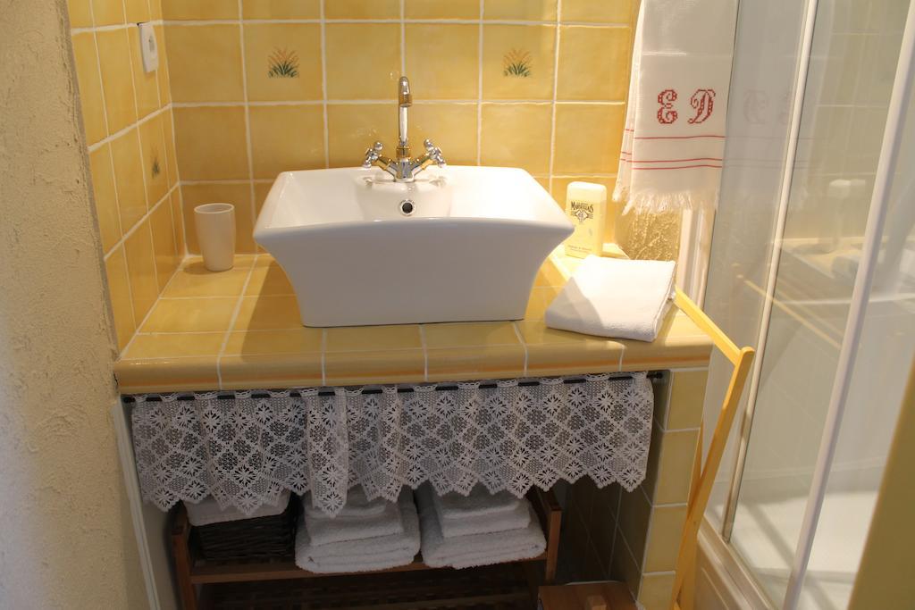Mouchan Maison D'Hotes Las Baillargues De Haut الغرفة الصورة