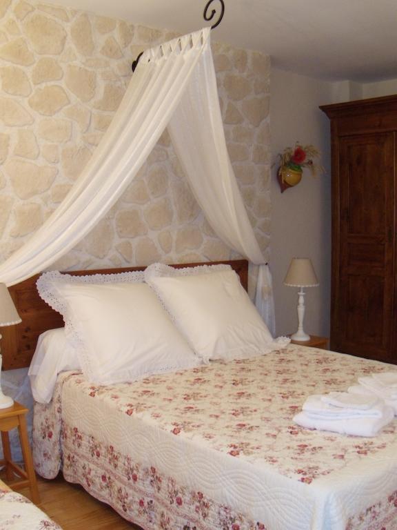 Mouchan Maison D'Hotes Las Baillargues De Haut الغرفة الصورة